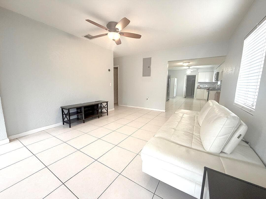 Livingroom area 2
