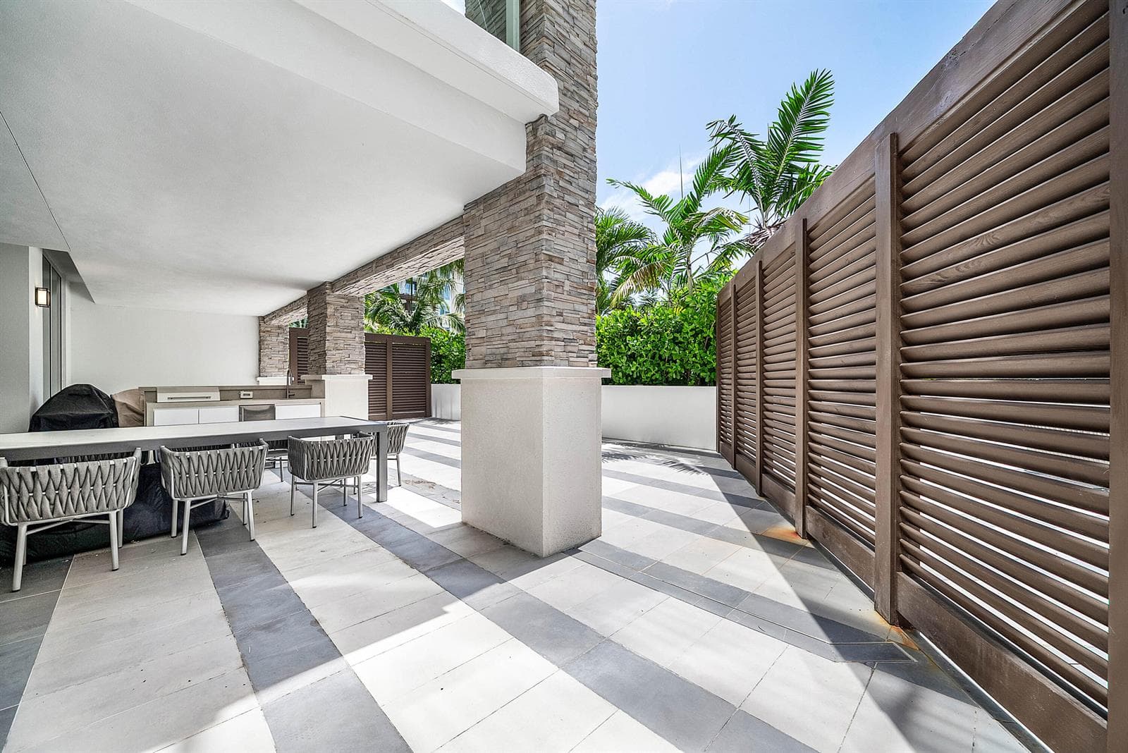 042-220SoutheastMiznerBoulevard-205-Boca