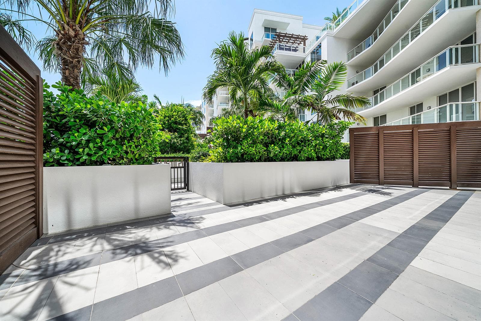 041-220SoutheastMiznerBoulevard-205-Boca