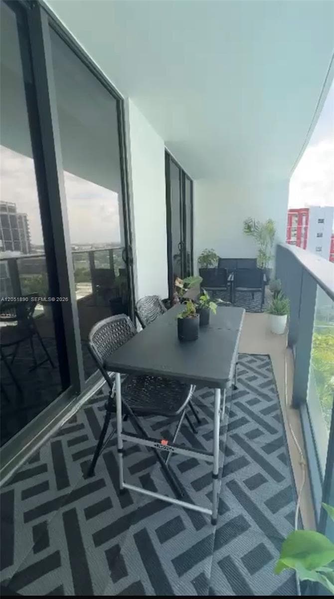 Canvas · #1017 in Miami - Photo 13