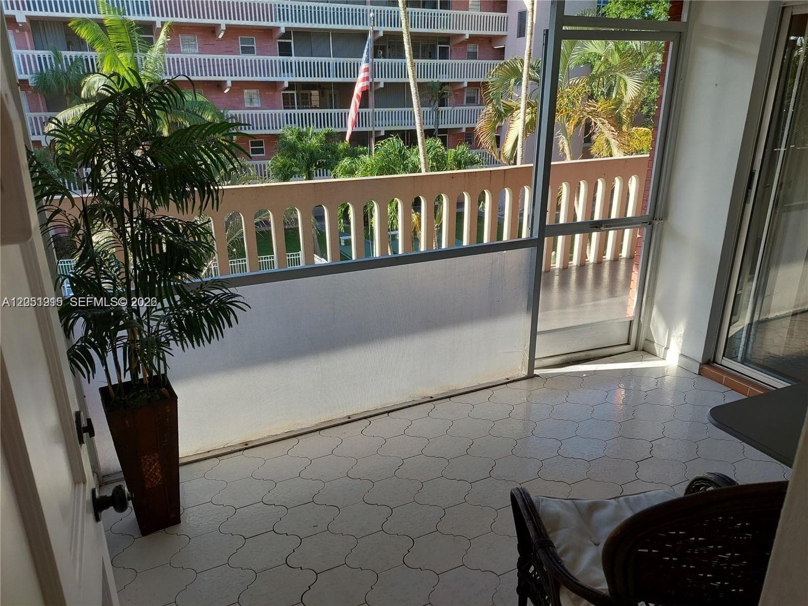 180 12 · #15c in Hallandale Beach - Photo 12