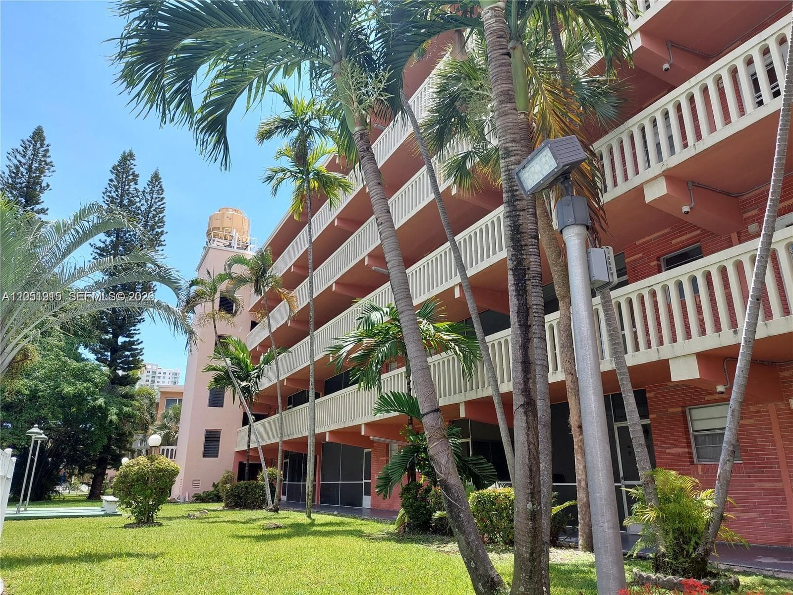 180 12 · #15c in Hallandale Beach - Photo 10