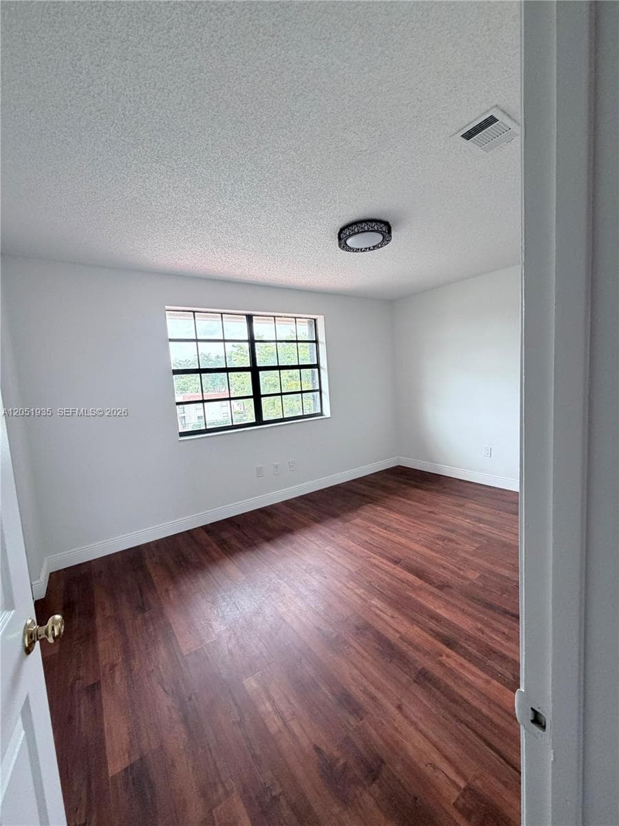 BANYAN TREE CONDO #9 · #107 in Miami - Photo 9