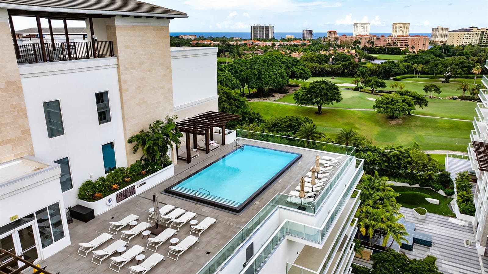 ROOFTOP POOL VIEW