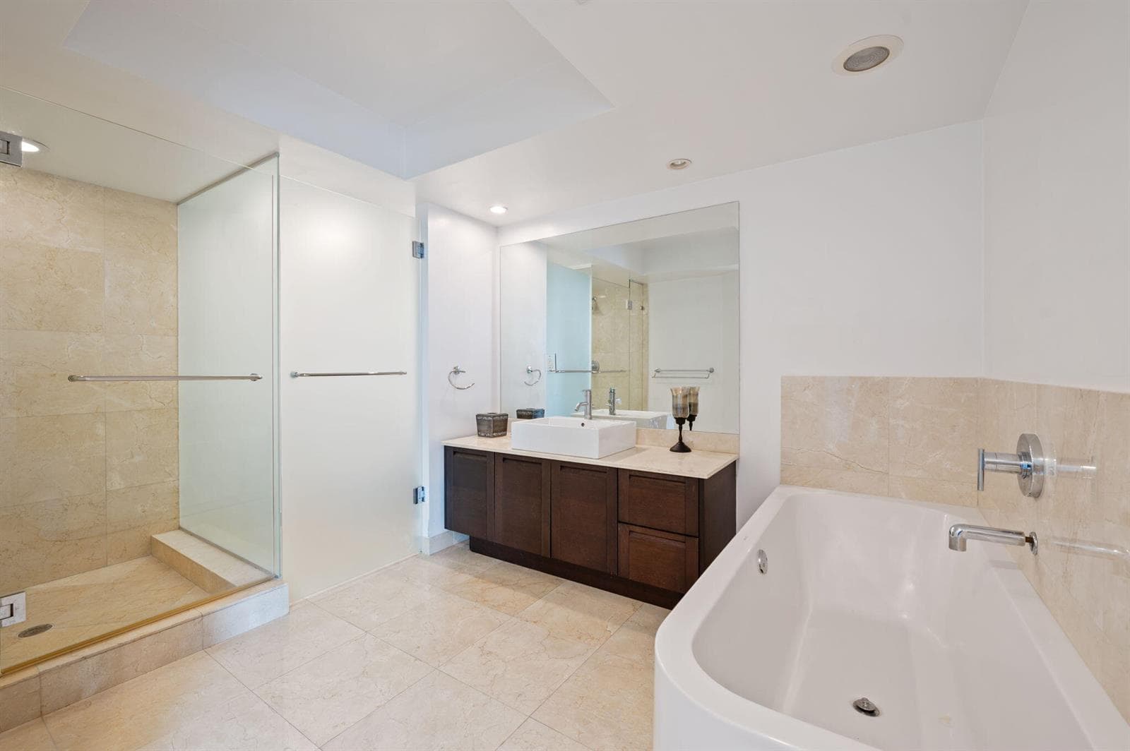 17-web-or-mls-200-sunny-isles-blvd-806