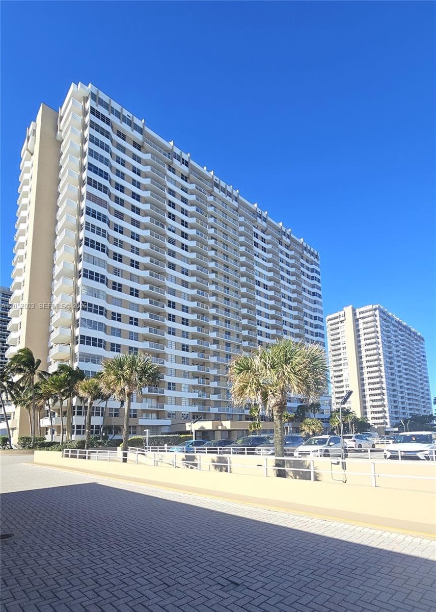 HEMISPHERES CONDO · #4L in Hallandale Beach - Photo 2