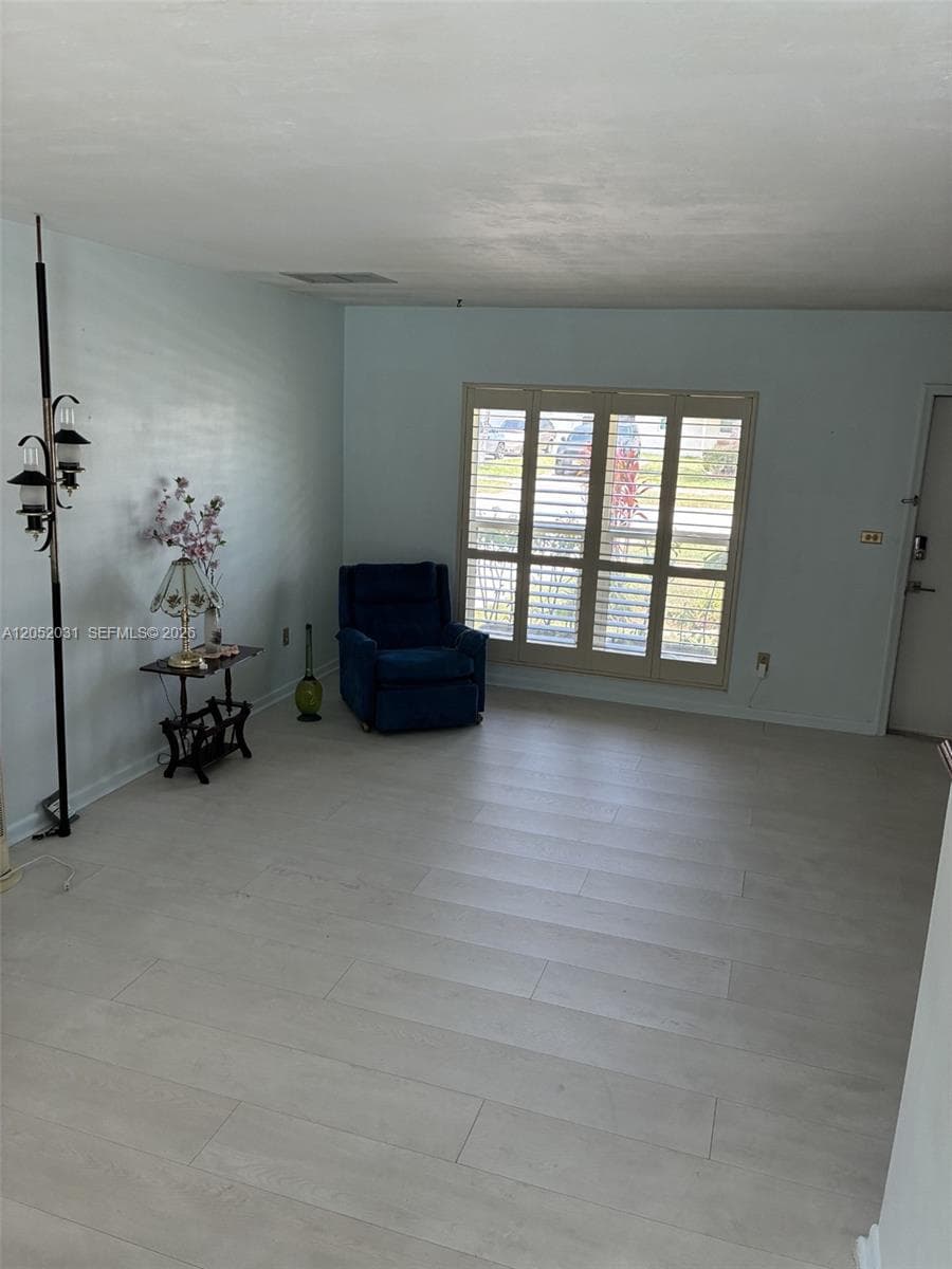 19120 Bel Aire Dr photo 5