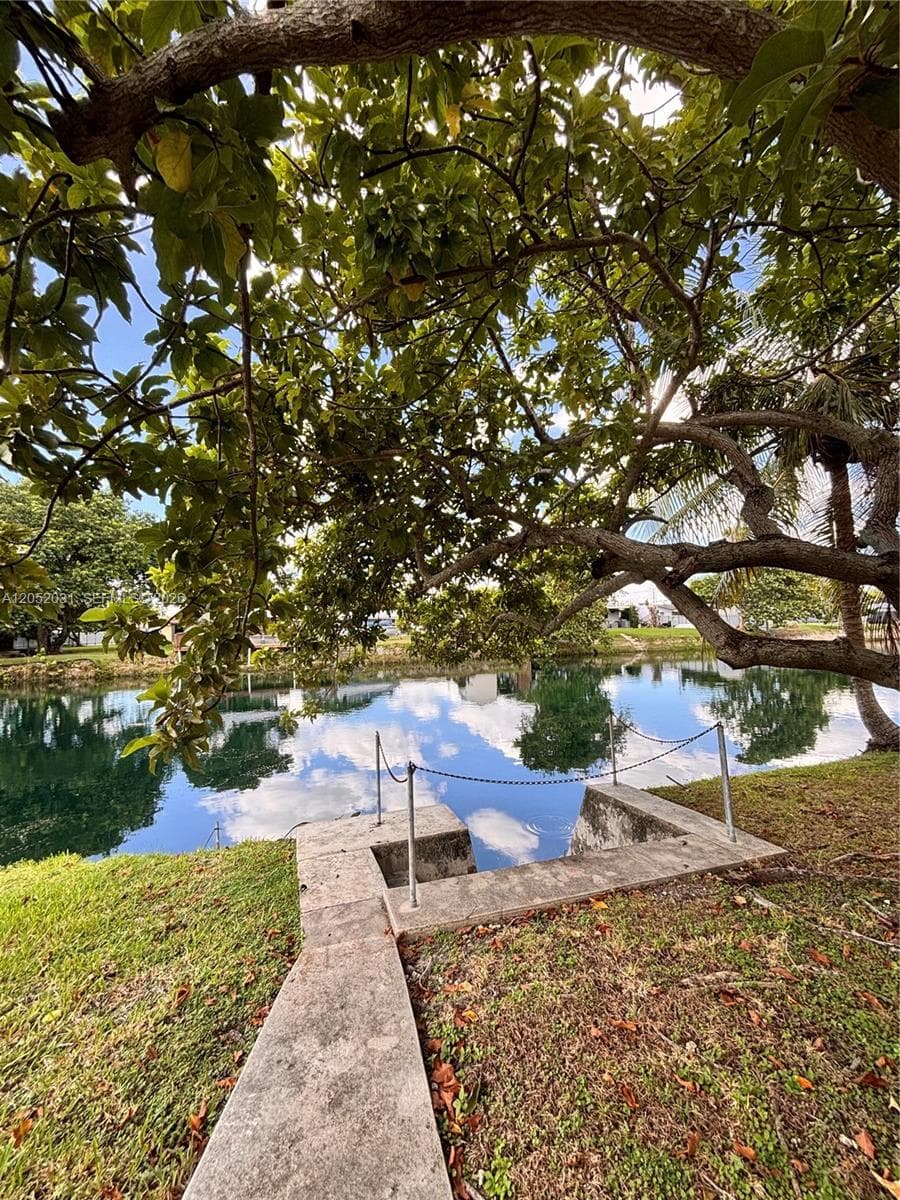 19120 Bel Aire Dr photo 20