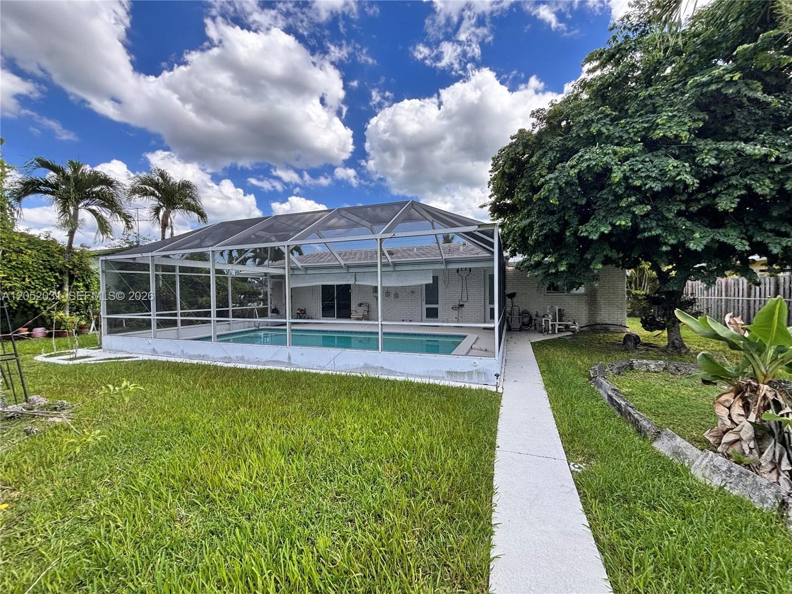 19120 Bel Aire Dr photo 18