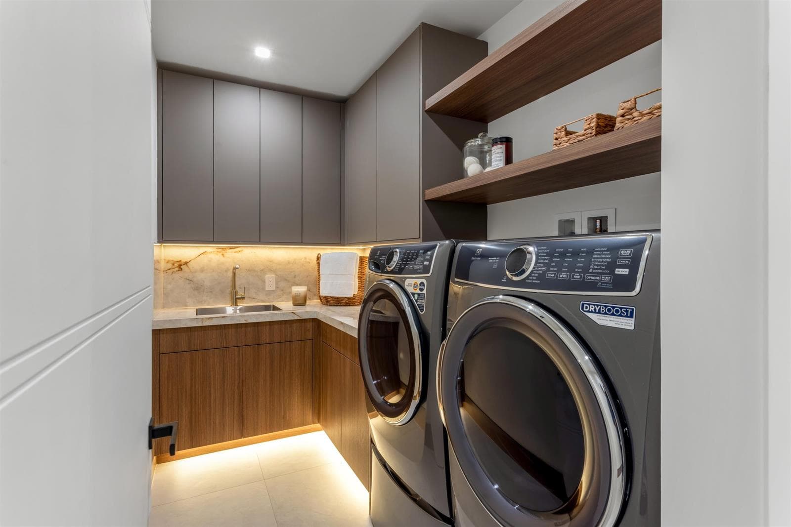 LAUNDRY_ROOM