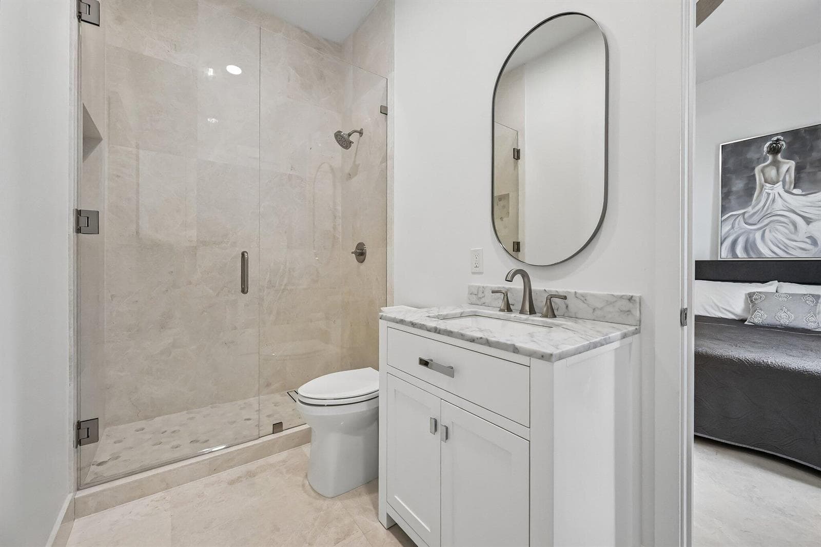 Ensuite In Main House Guest