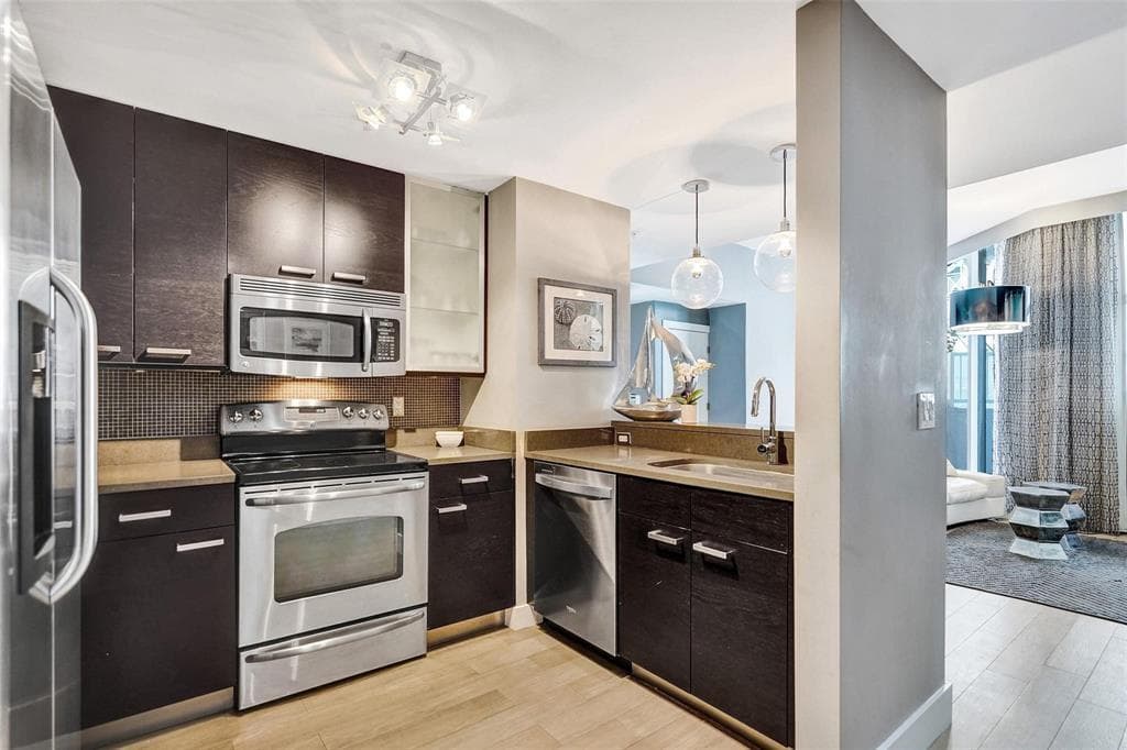 Strand 501 kitchen2