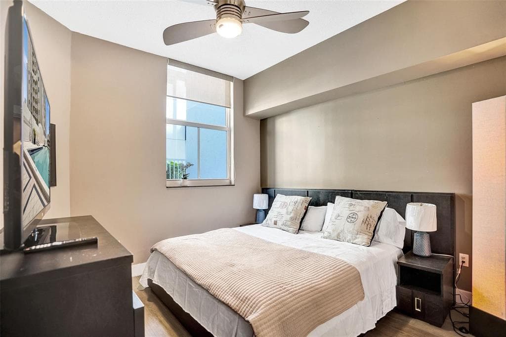 Strand 501 bedroom full