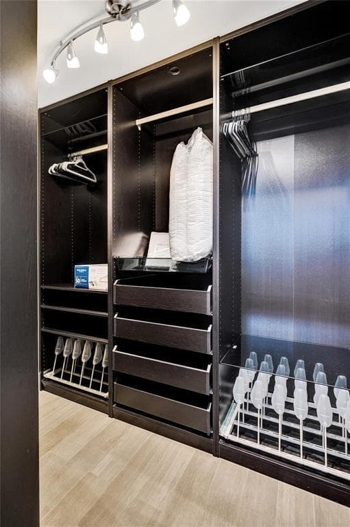 Strand 501 closet
