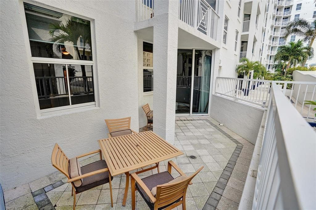 Strand 501 patio