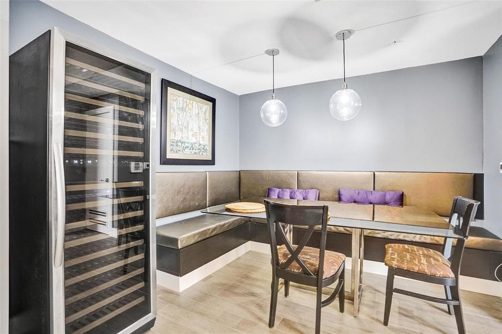 Strand 501 dining2