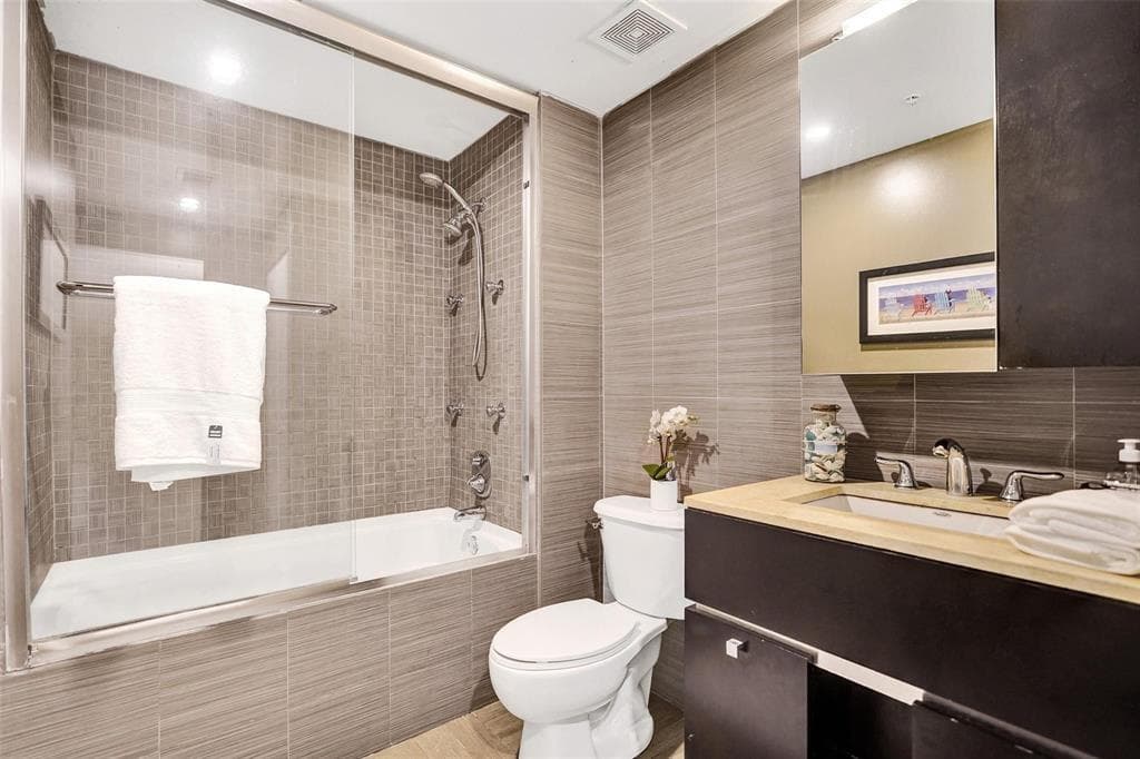 Strand 501 bathroom