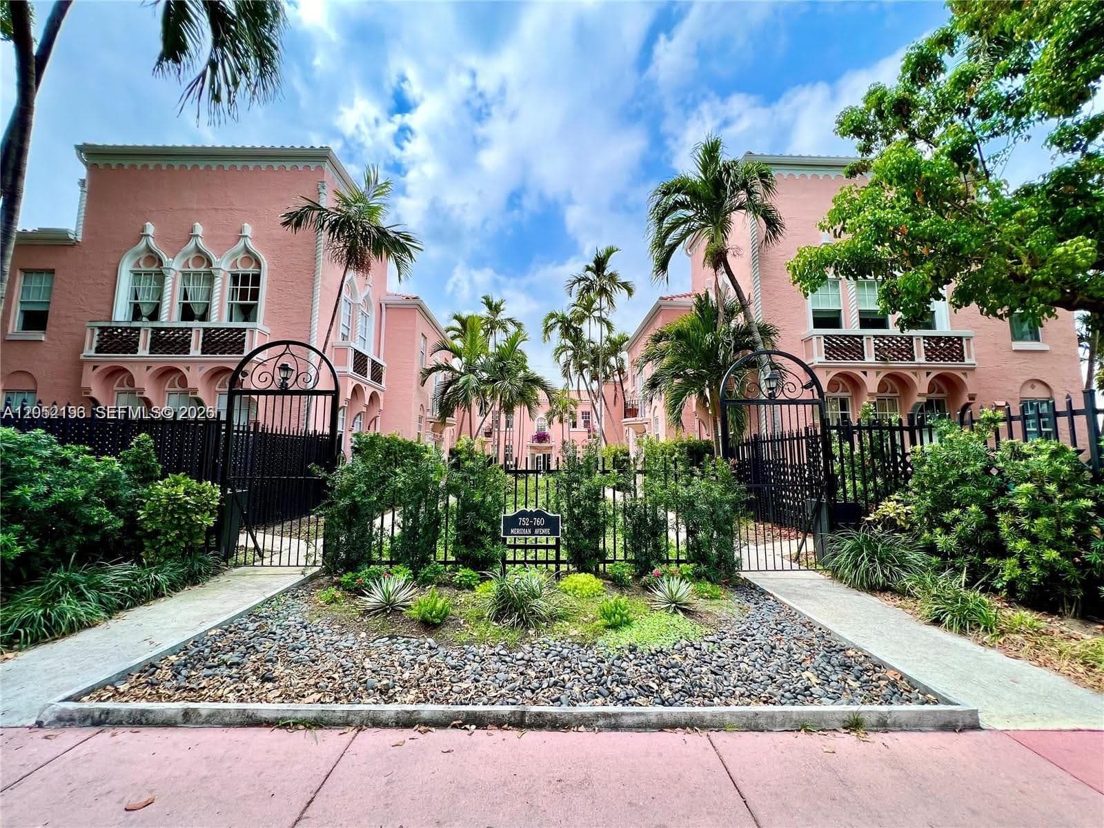 PALM GARDEN CONDO · #15 in Miami Beach - Photo 3