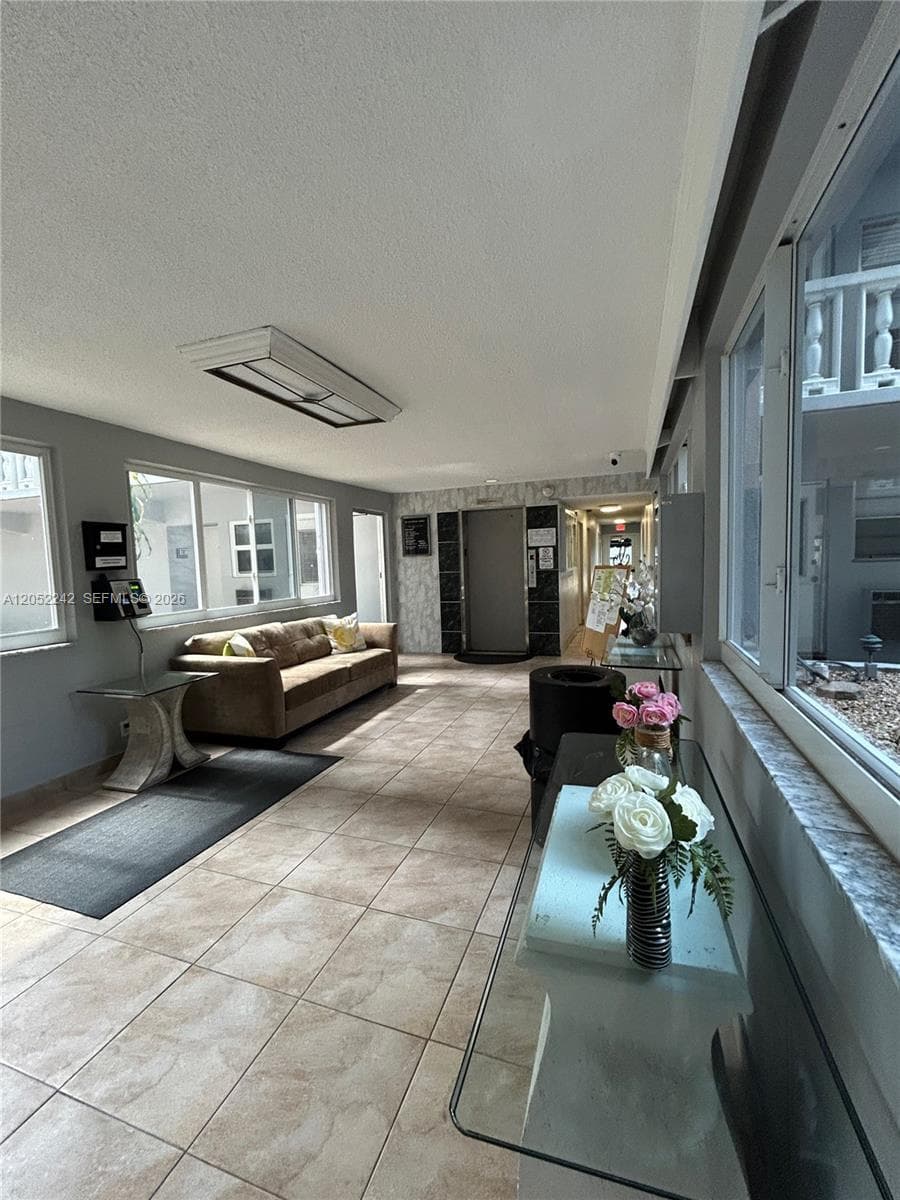1st Floor reception & Mailboxes