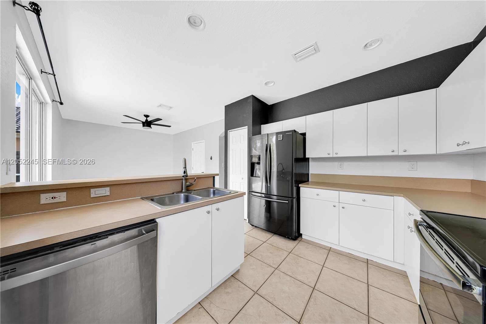 2019 SE 13th St photo 5