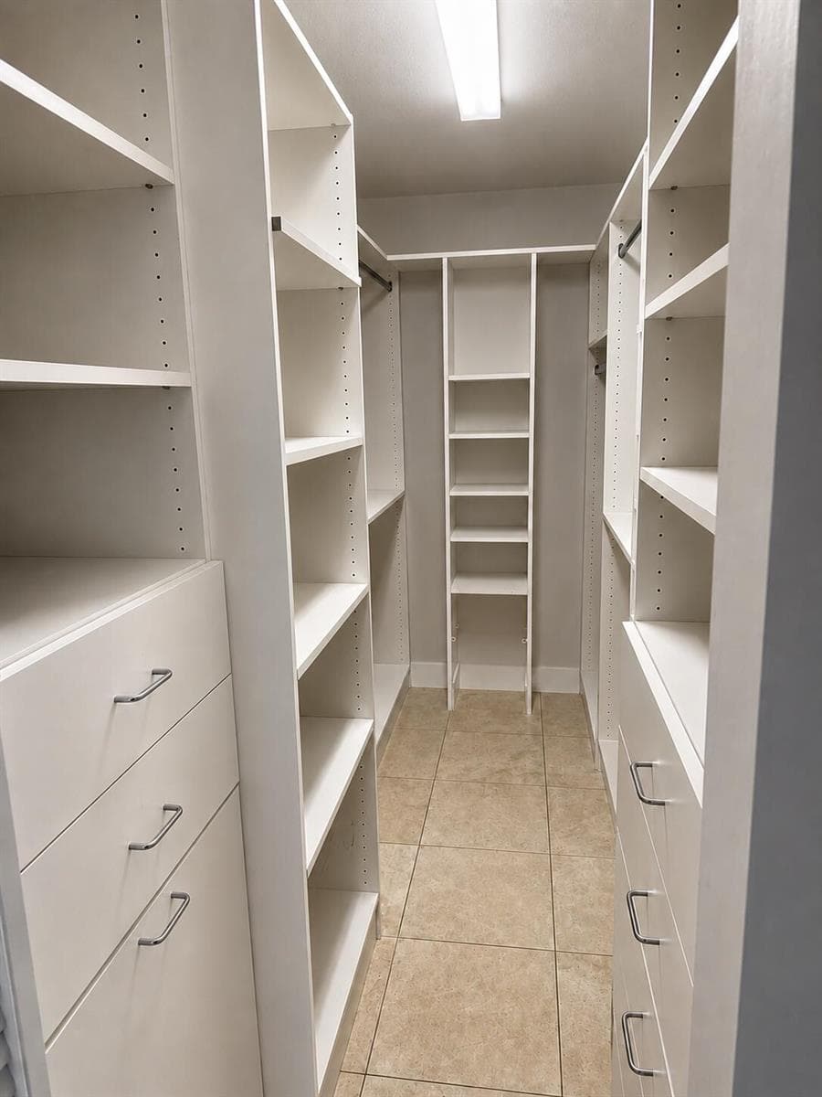 Walk in closet Master