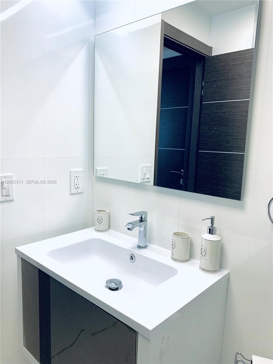 WINSTON TOWERS 200 · #602 in Sunny Isles Beach - Photo 17