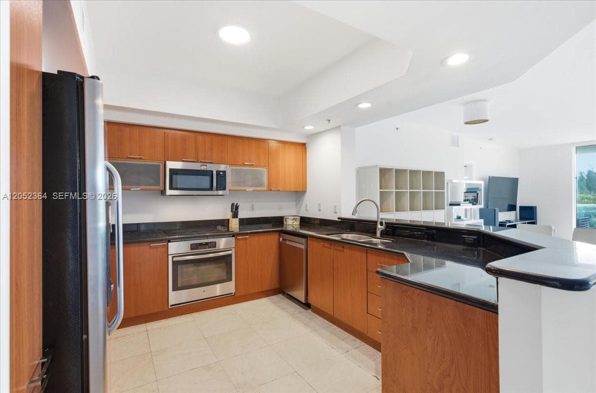 THE OAKS I CONDO · #402 in North Miami - Photo 2