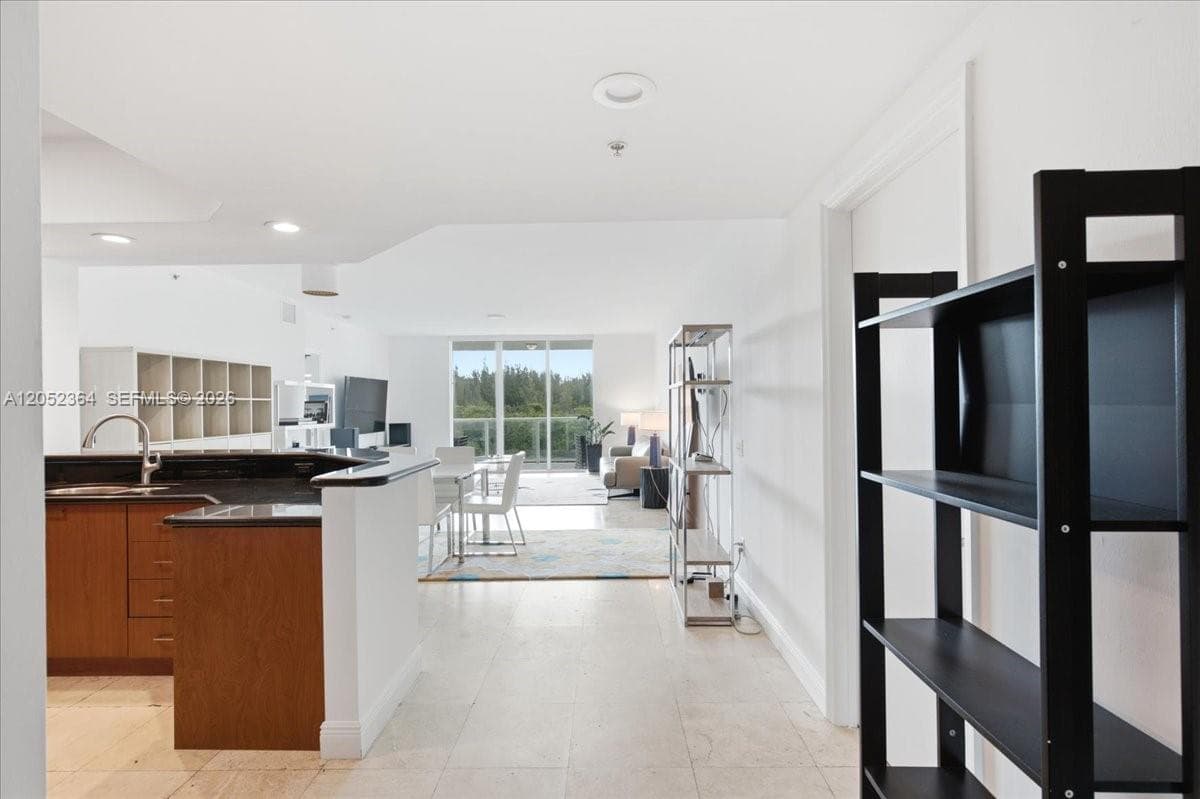 THE OAKS I CONDO · #402 in North Miami - Photo 1