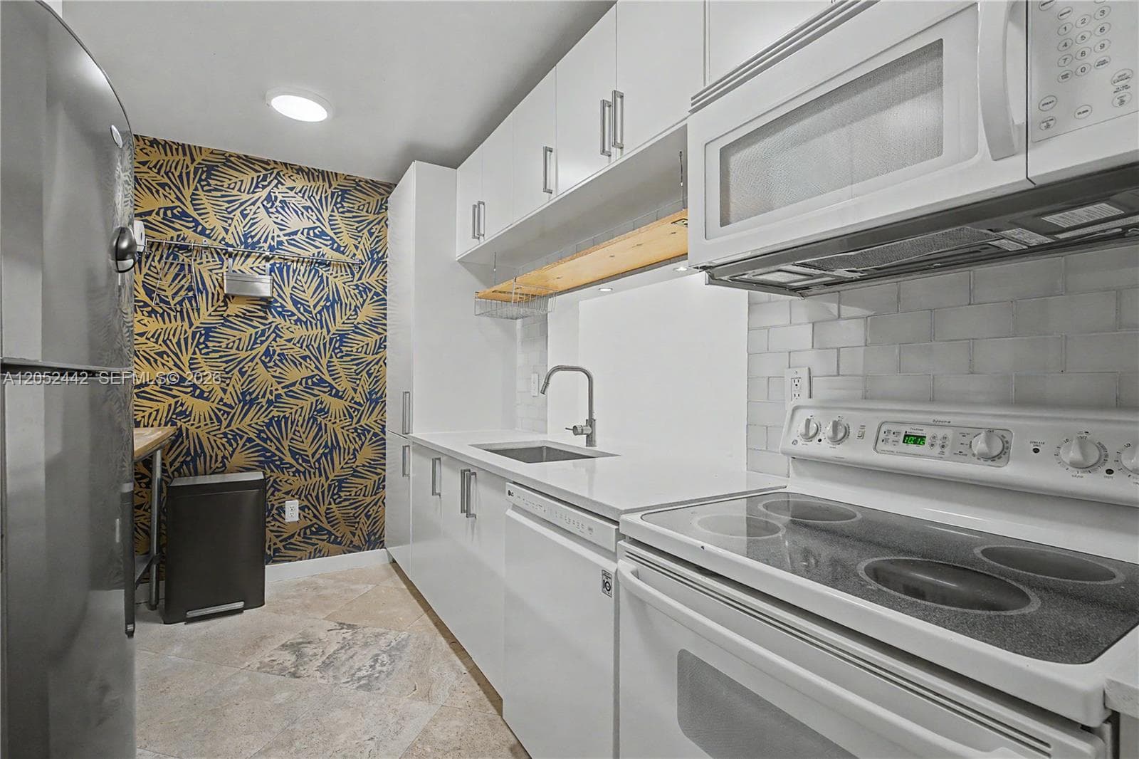 SURFSIDE PALMS CONDO · #115 in Surfside - Photo 7