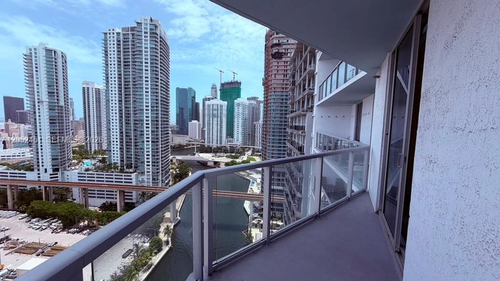 Latitude on the River · #2505 in Miami - Photo 10