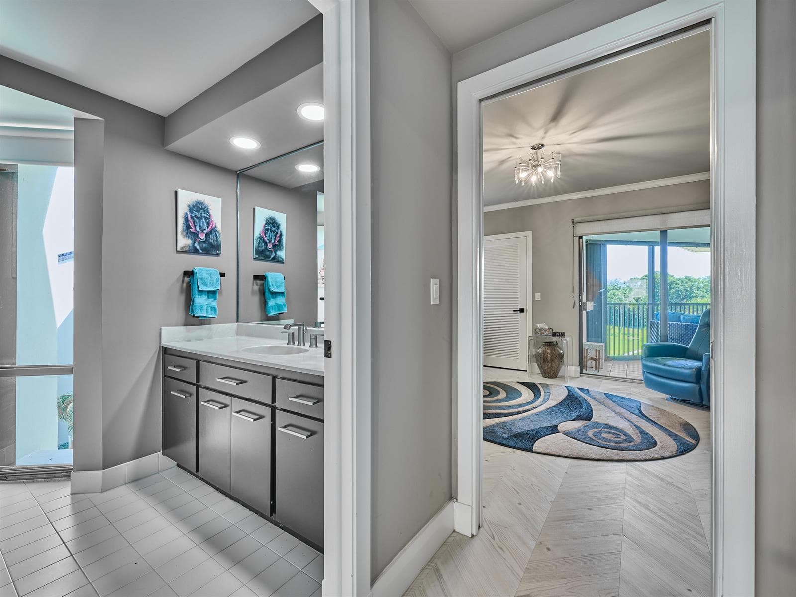 Hallway to Third Bed-Fully Bath