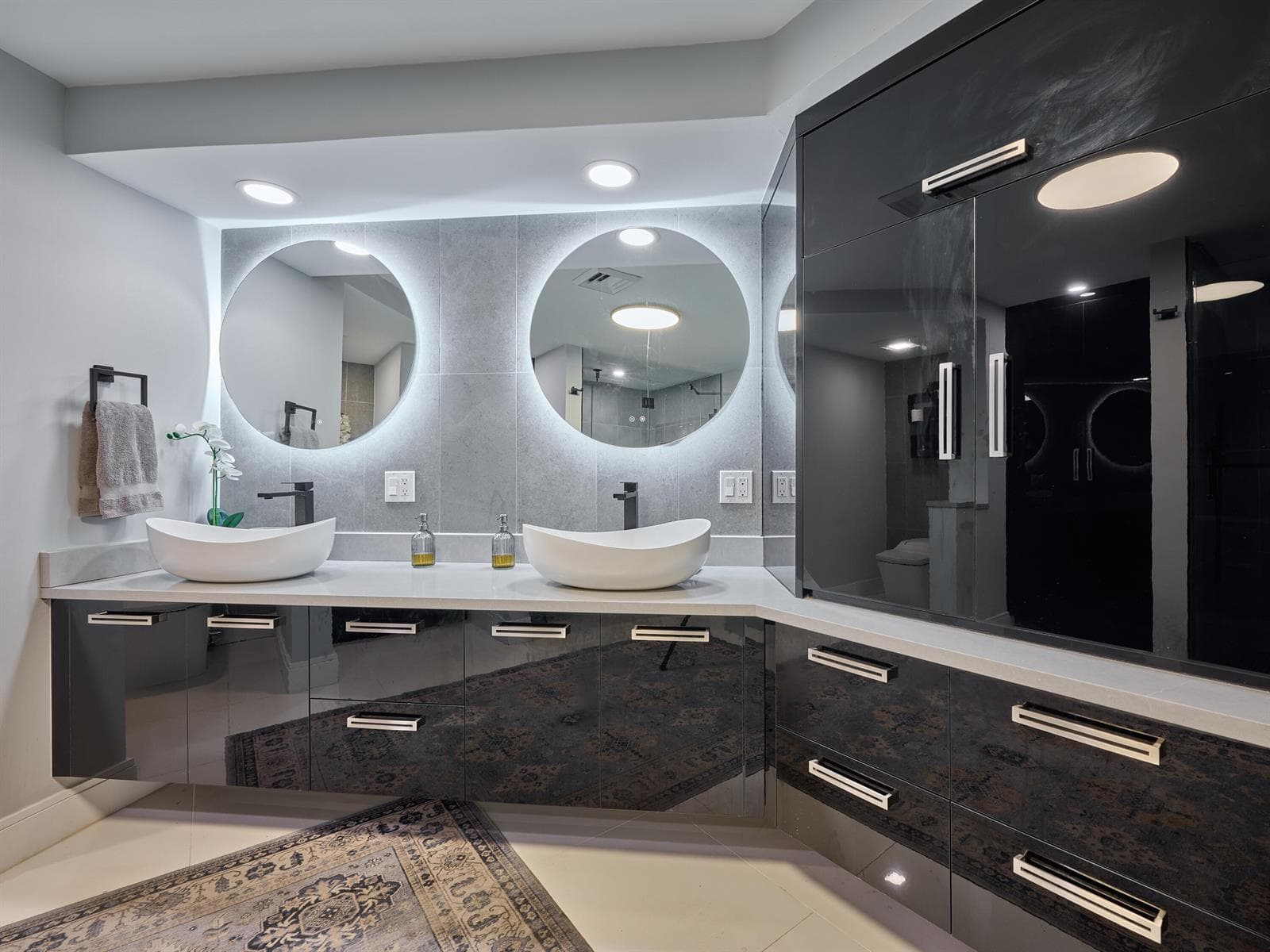 Master Full Bath Dual Sinks