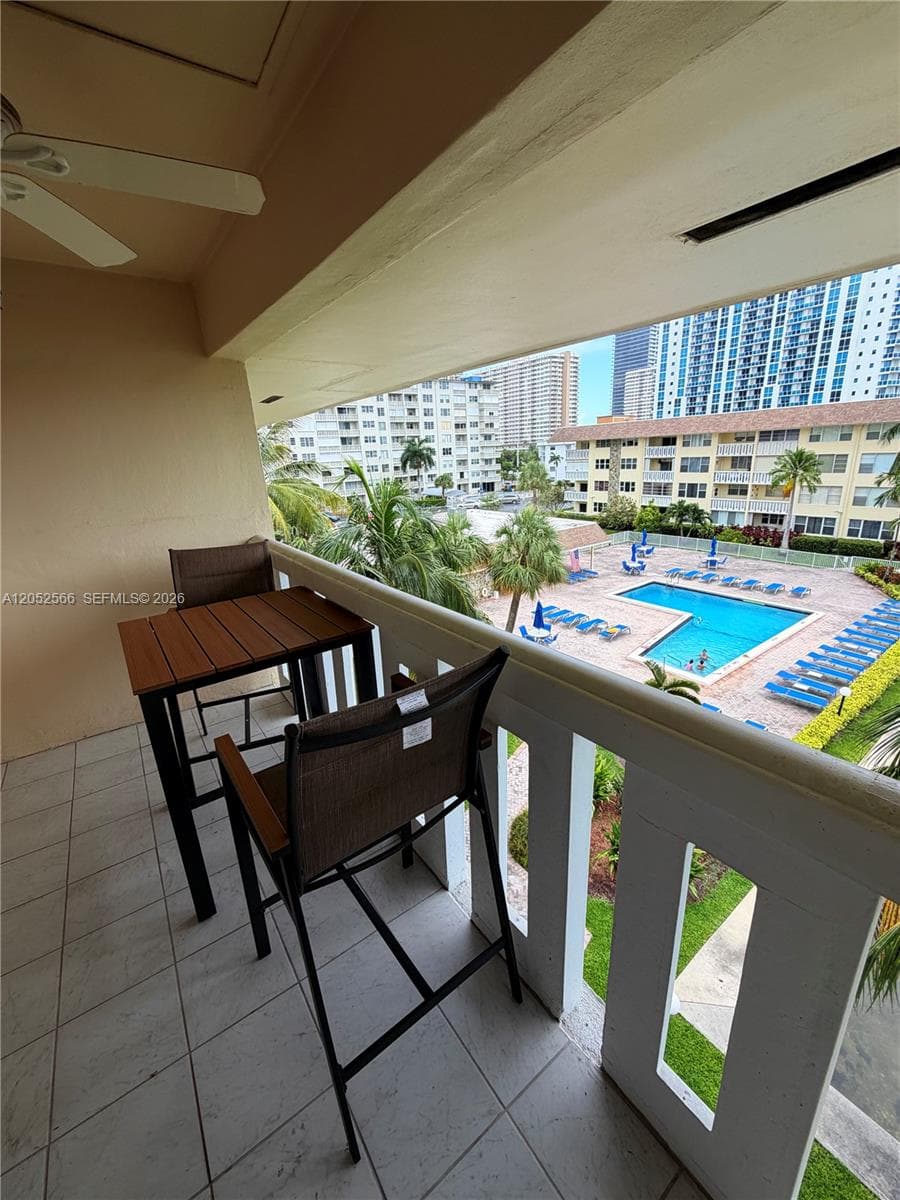 ISLANDS-BERMUDA CONDO · #406 in Hallandale Beach - Photo 12
