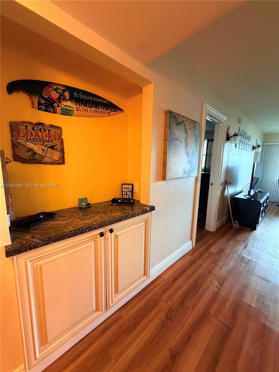 ISLANDS-BERMUDA CONDO · #406 in Hallandale Beach - Photo 3