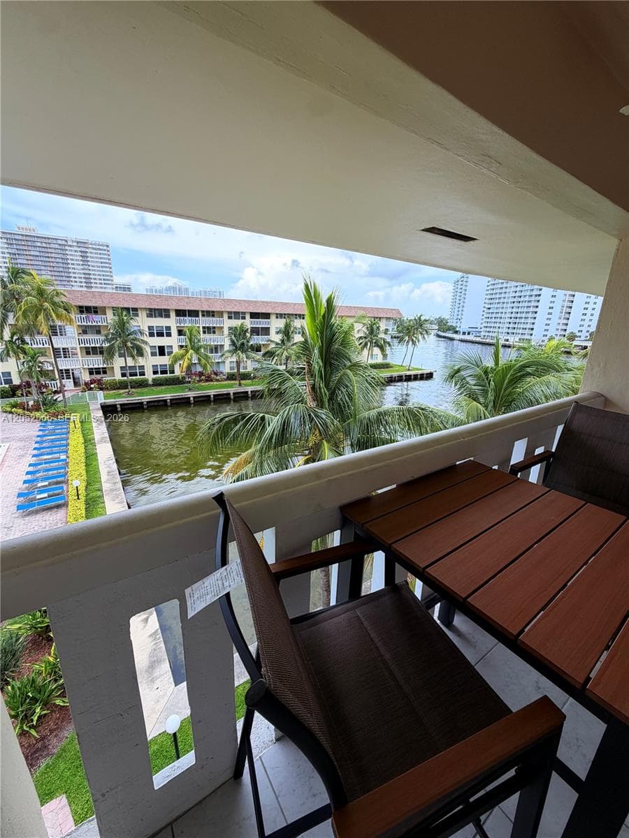 ISLANDS-BERMUDA CONDO · #406 in Hallandale Beach - Photo 15