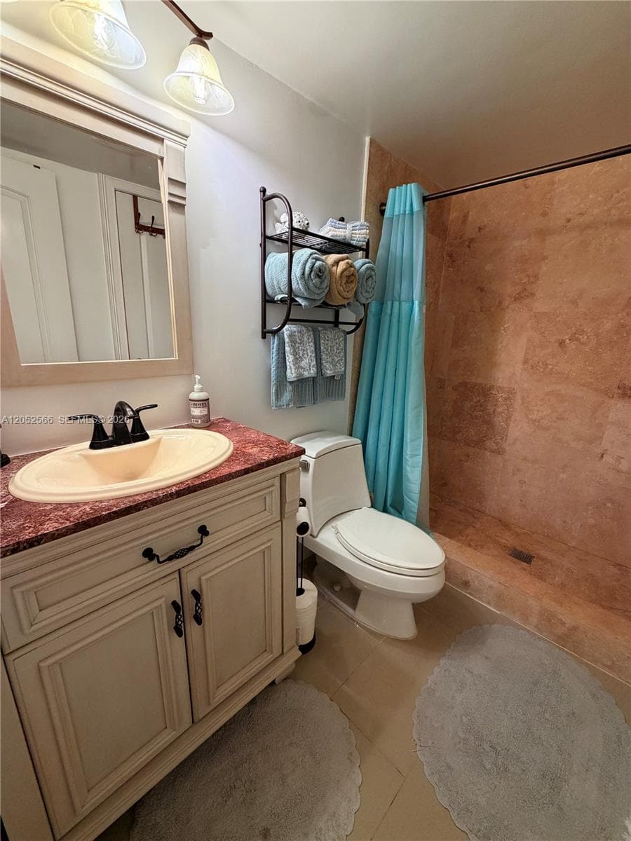 ISLANDS-BERMUDA CONDO · #406 in Hallandale Beach - Photo 11