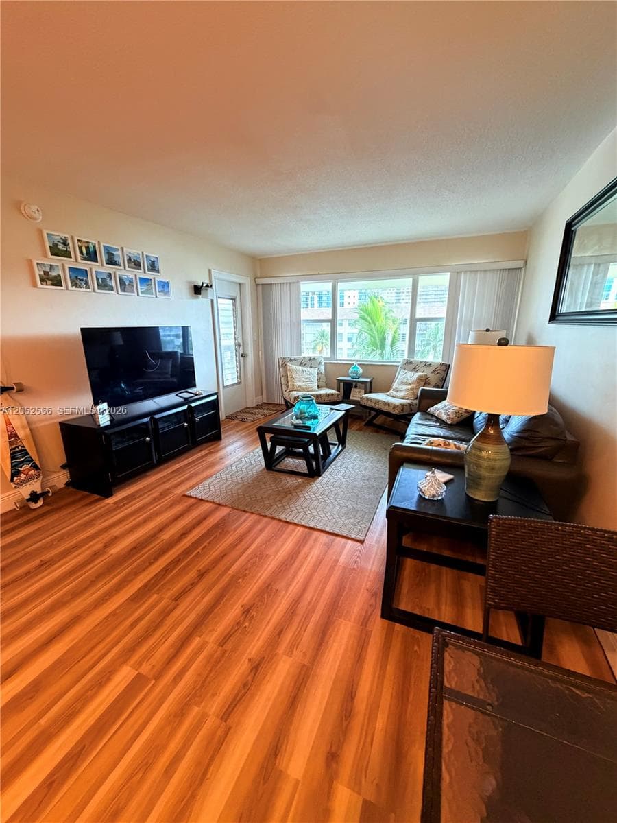 ISLANDS-BERMUDA CONDO · #406 in Hallandale Beach - Photo 8