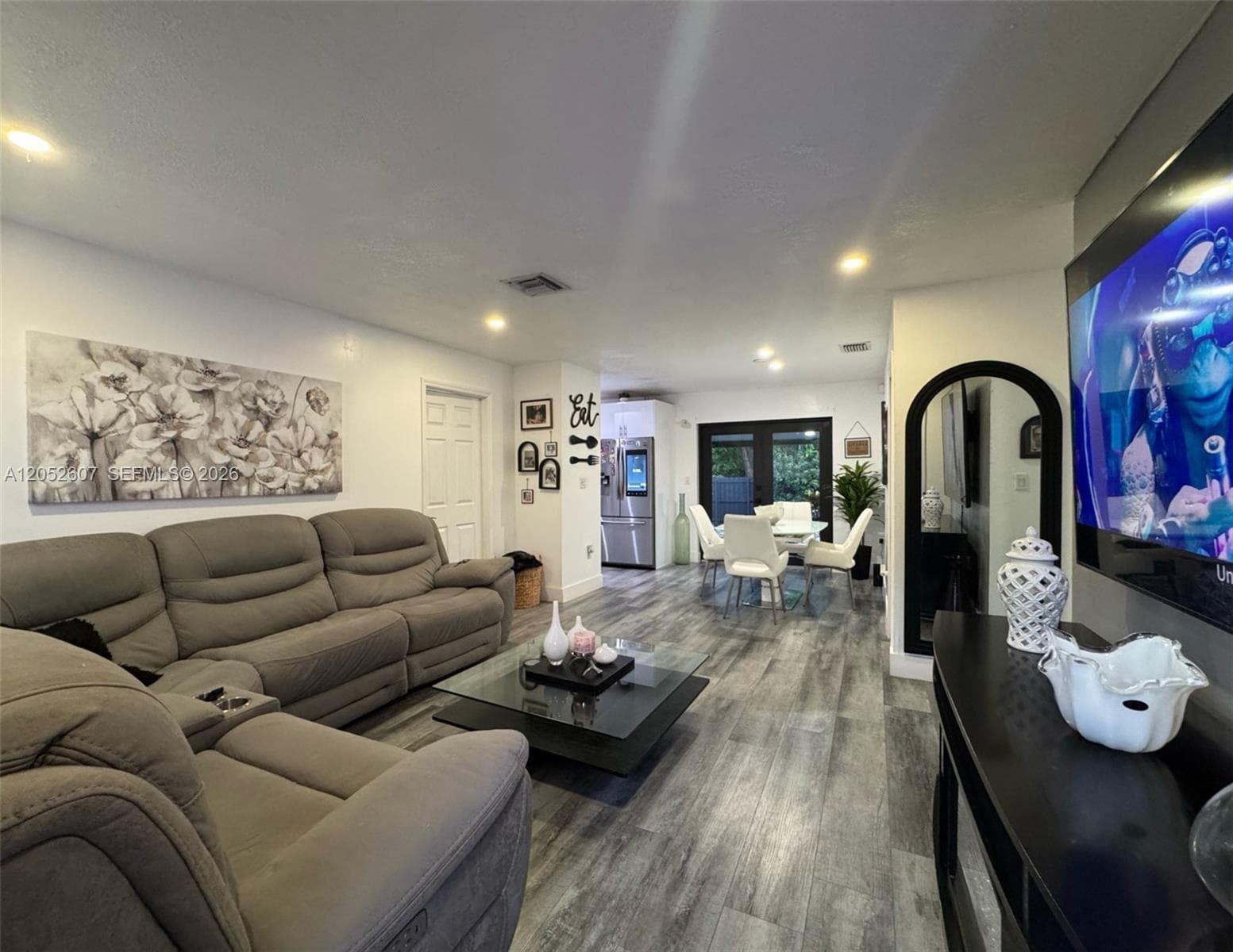 entry/ living room