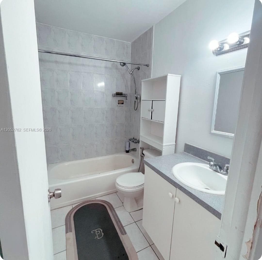 LAKEWOOD VILLAS CONDO · #A202 in Miami - Photo 5