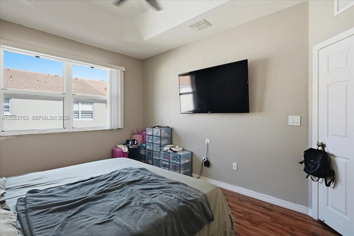976 NE 42nd Ave #0 photo 27