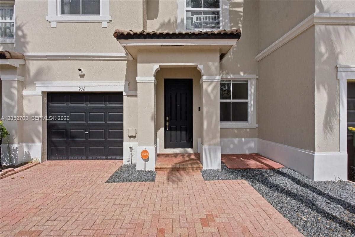 976 NE 42nd Ave #0 photo 2
