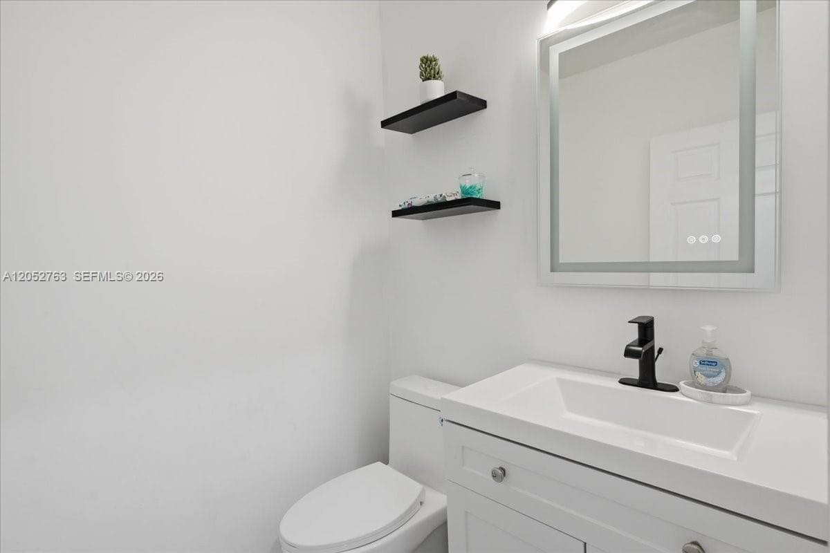 976 NE 42nd Ave #0 photo 13