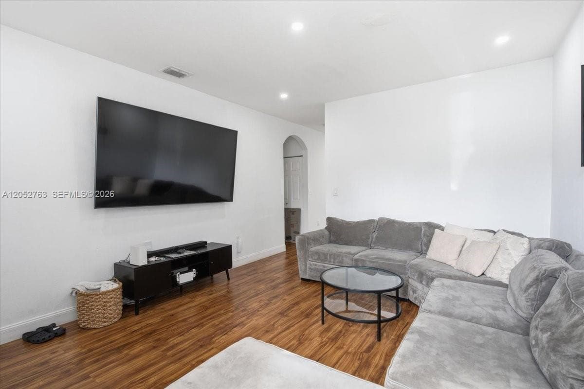 976 NE 42nd Ave #0 photo 16