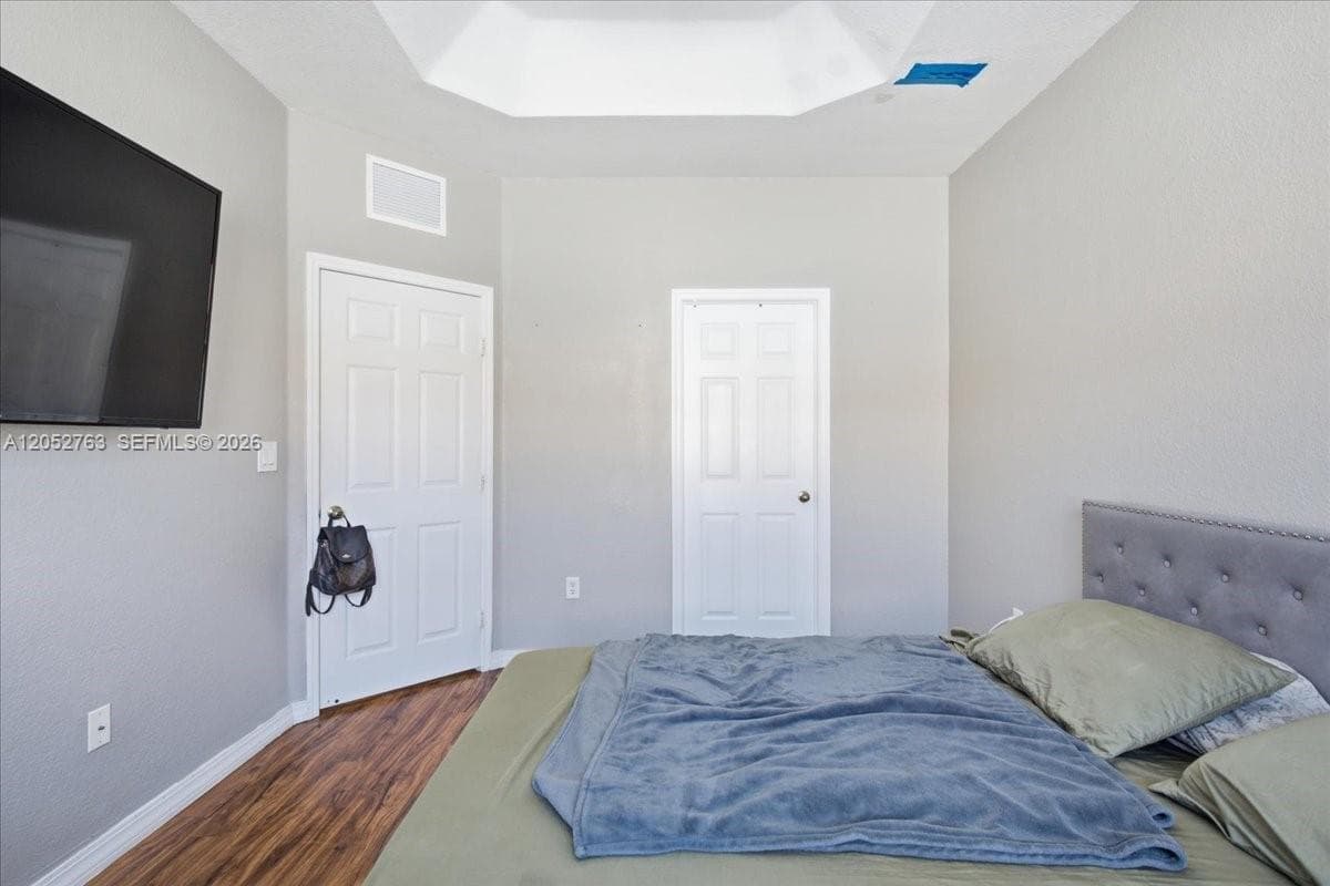 976 NE 42nd Ave #0 photo 26