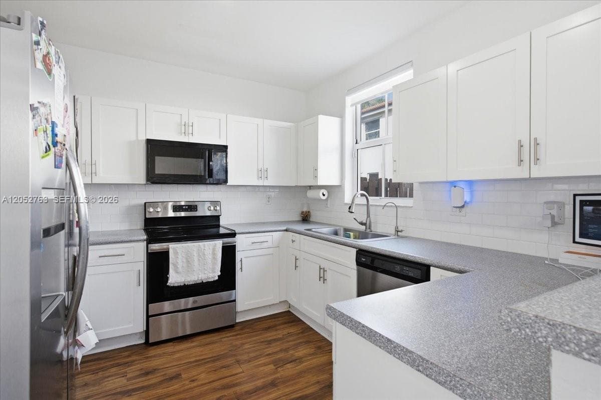 976 NE 42nd Ave #0 photo 7