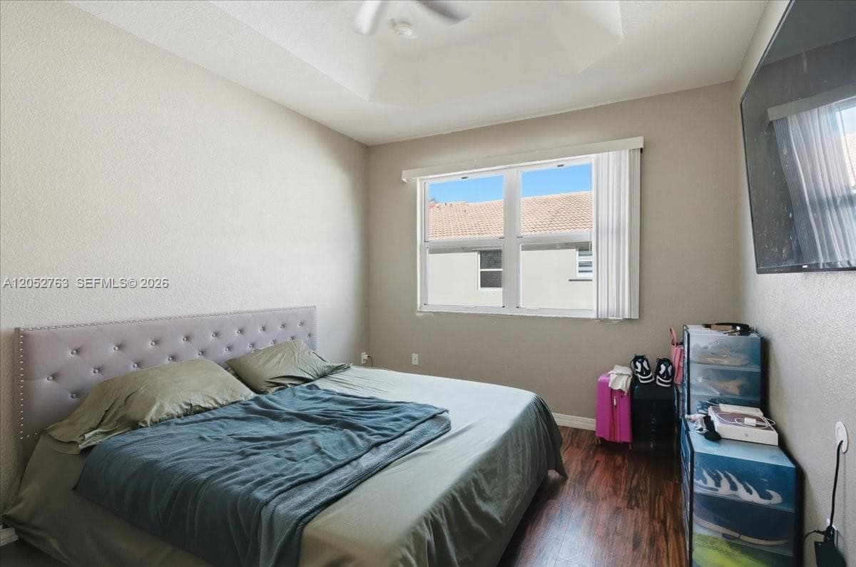976 NE 42nd Ave #0 photo 28