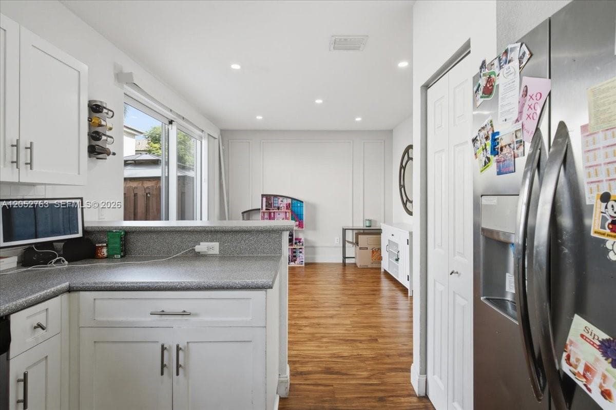 976 NE 42nd Ave #0 photo 5