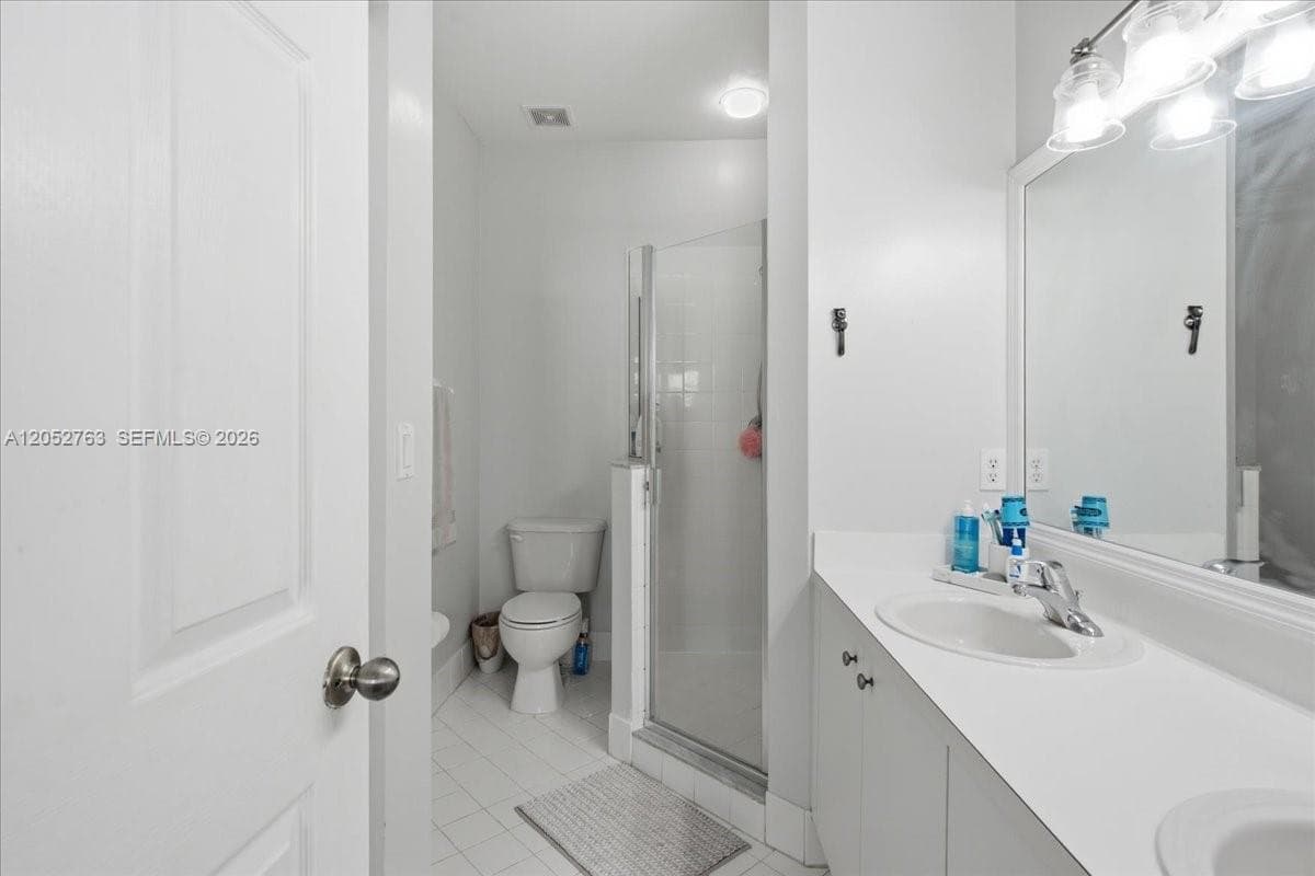 976 NE 42nd Ave #0 photo 24