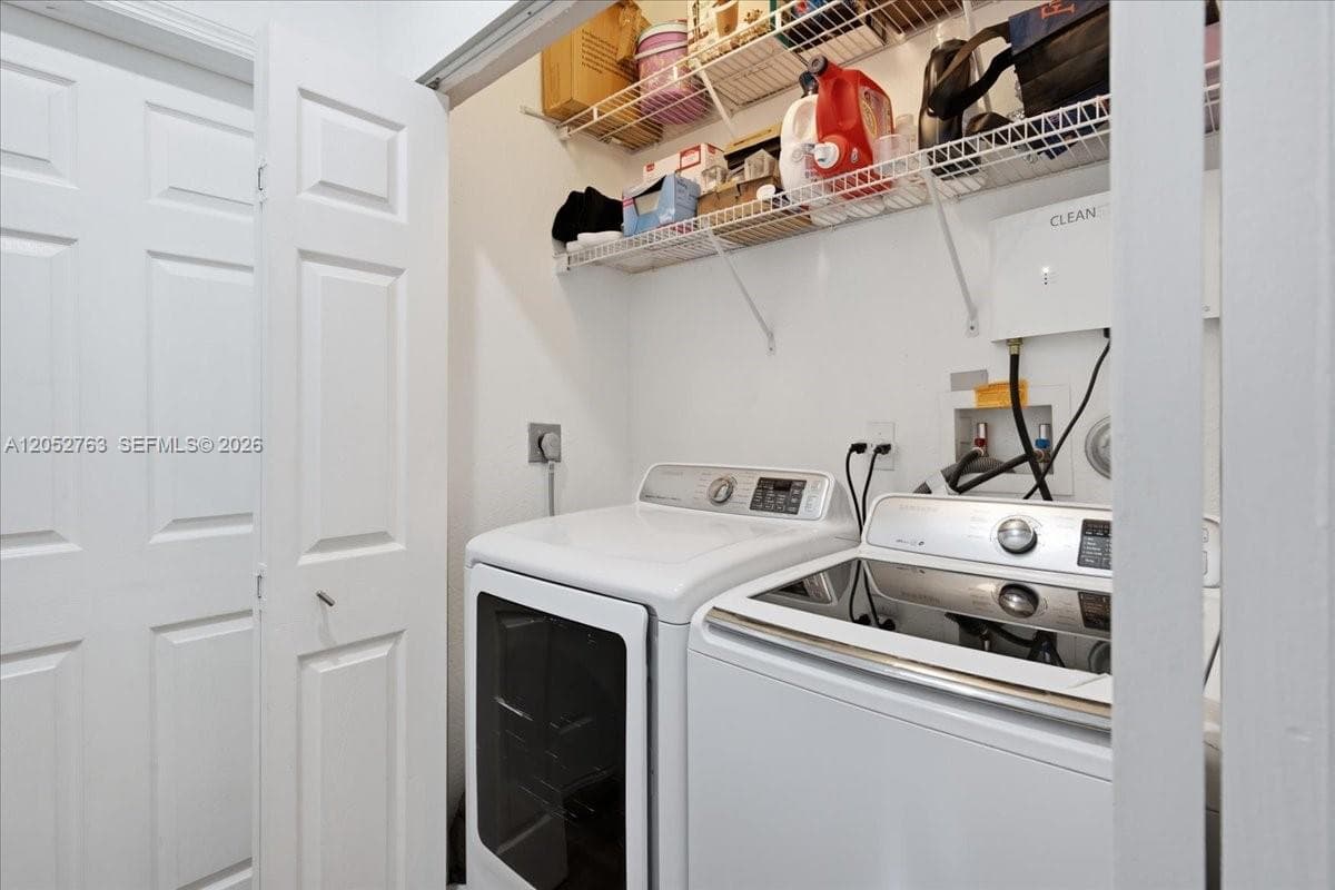 976 NE 42nd Ave #0 photo 30