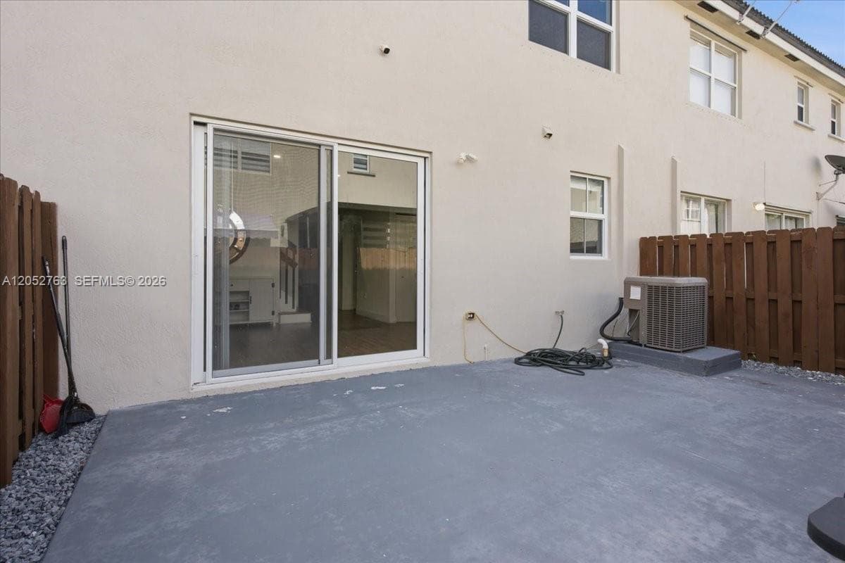 976 NE 42nd Ave #0 photo 33